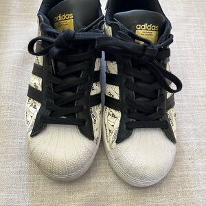 Adidas Superstar- Label Collage M-6.5/W-8